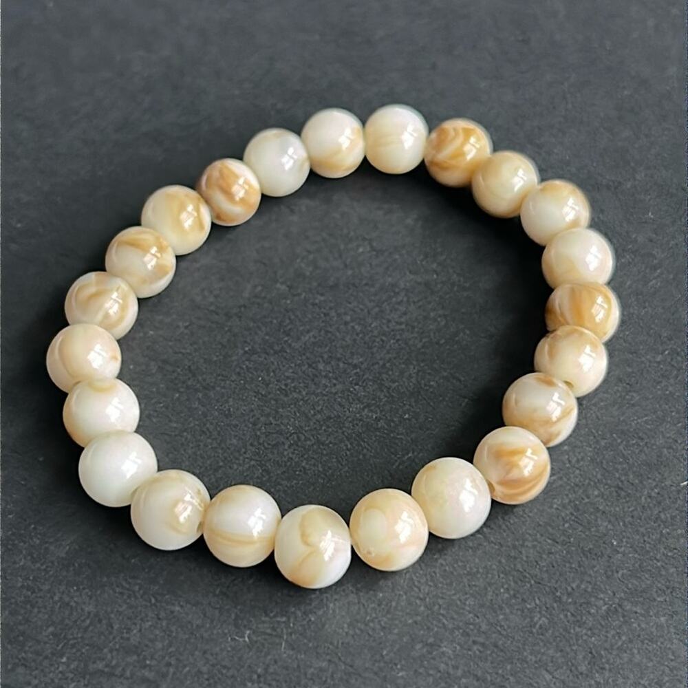 Women’s vintage dainty white/tan beaded gemstone bracelet one size stretches